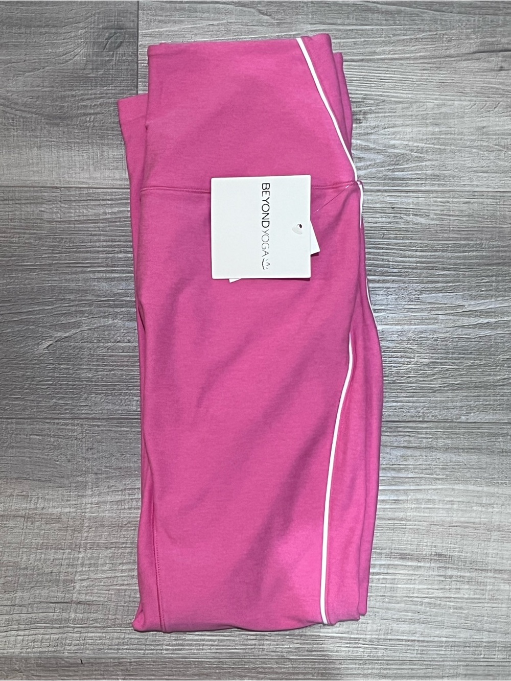 Beyond Yoga Heather Pink Leggings With White Piping
